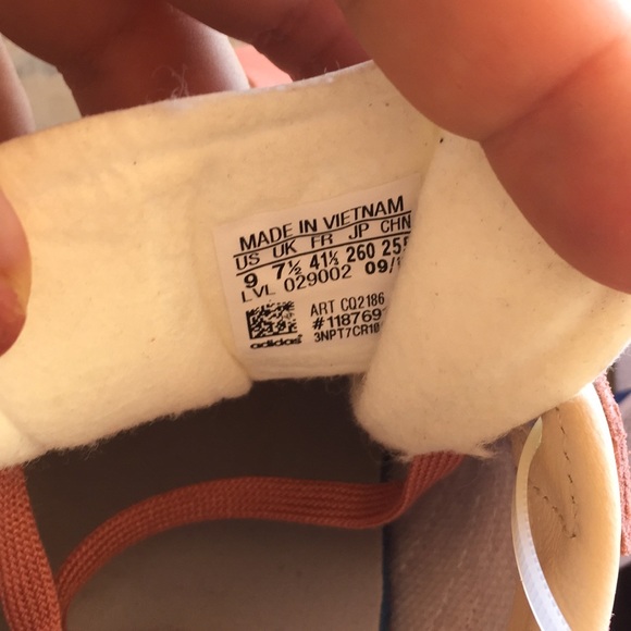 Adidas gazelle pink shoes - Picture 5 of 5